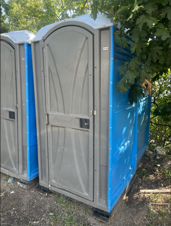 Grey Blue Outhouse Portable Toilets with Flush and Sink for Sale